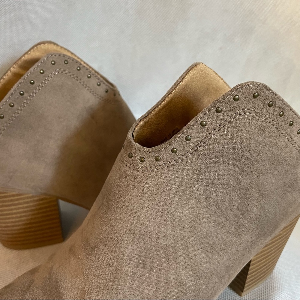 Western Boho Sonoma Slip on Suede Boot with Heel Size 8
